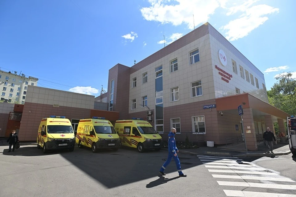 На скорой помощи пострадавшего отвезли в больницу.