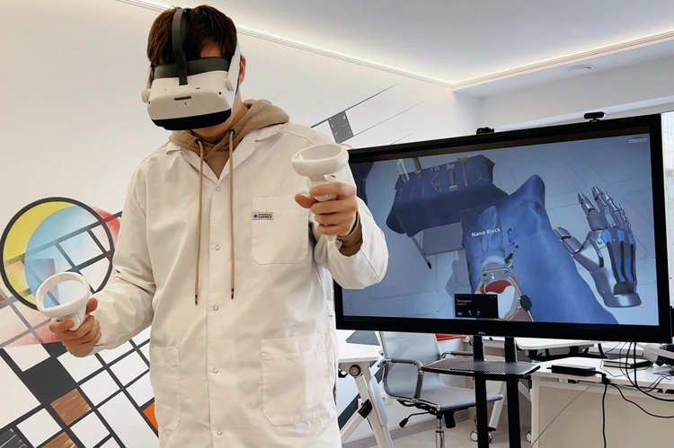 Надел VR-очки и попал в травмпункт: челябинский врач перенес обучение травматологов в виртуальную реальность