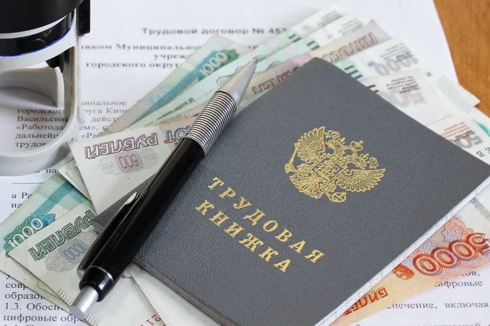Для подтверждения сведений о стаже нужно приложить копии трудового договора, приказа о приеме на работу или увольнении, трудовой книжки. Фото: Архив Минтруда ДНР