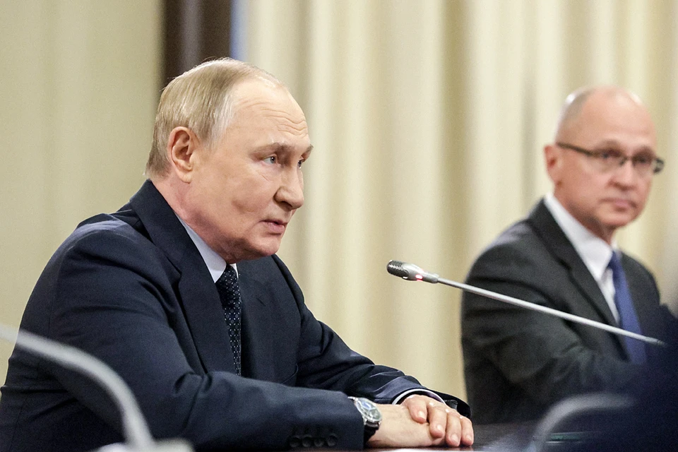 Беседу начал президент. Поздравив гостей с успешными выборами, он поставил задачу - сохранить стабильность в экономике. Фото: Михаил Синицын/ТАСС