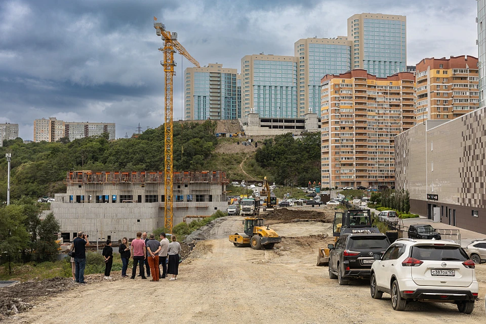 Мэр посетил стройплощадку.