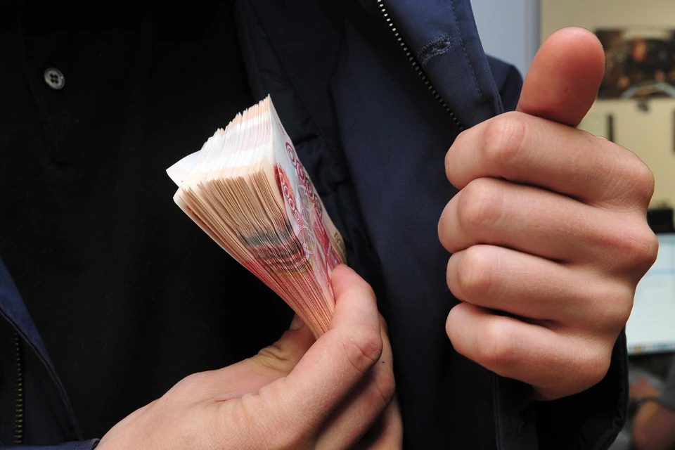 Мужчина не печется о судьбе четверых детей