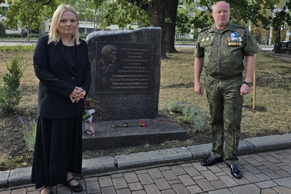 В самом сердце Донецка открыли памятник Сергею Пускепалису. Фото: ТГ/Желтяков