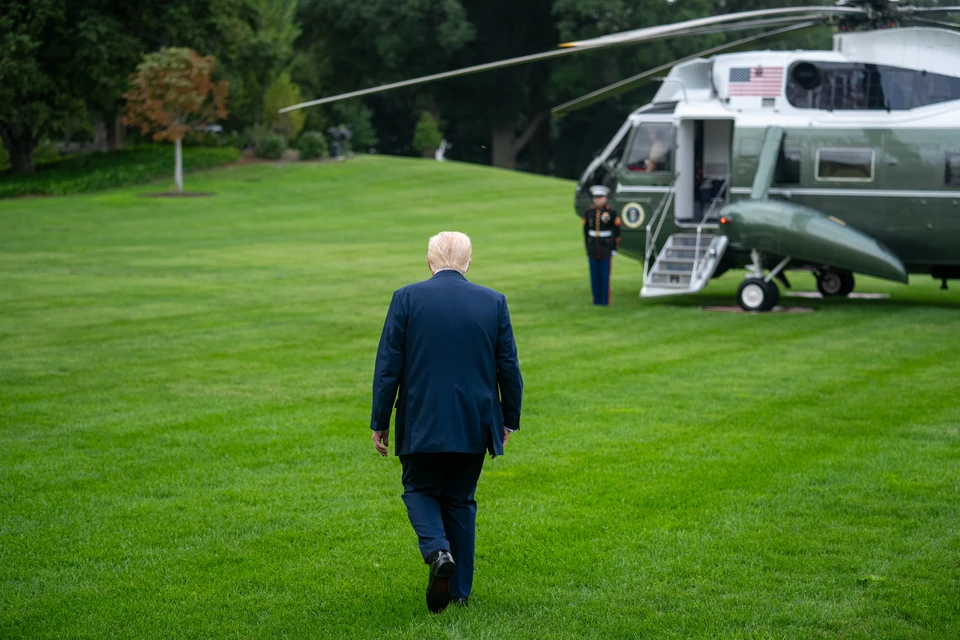 NBС News: в США атаковали вертолет с Трампом на борту
