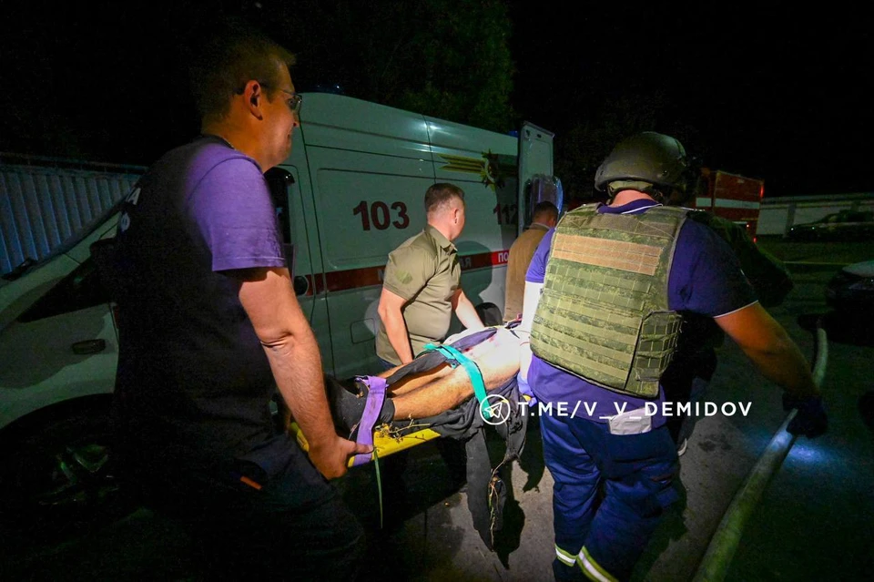 Бригада скорой помощи доставила пострадавшего во вторую горбольницу. Фото: @v_v_demidov