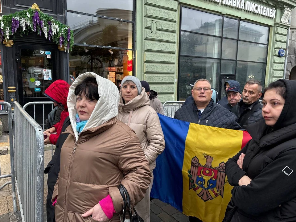 Участки для голосования на парламентских выборах Молдавии открылись в Москве