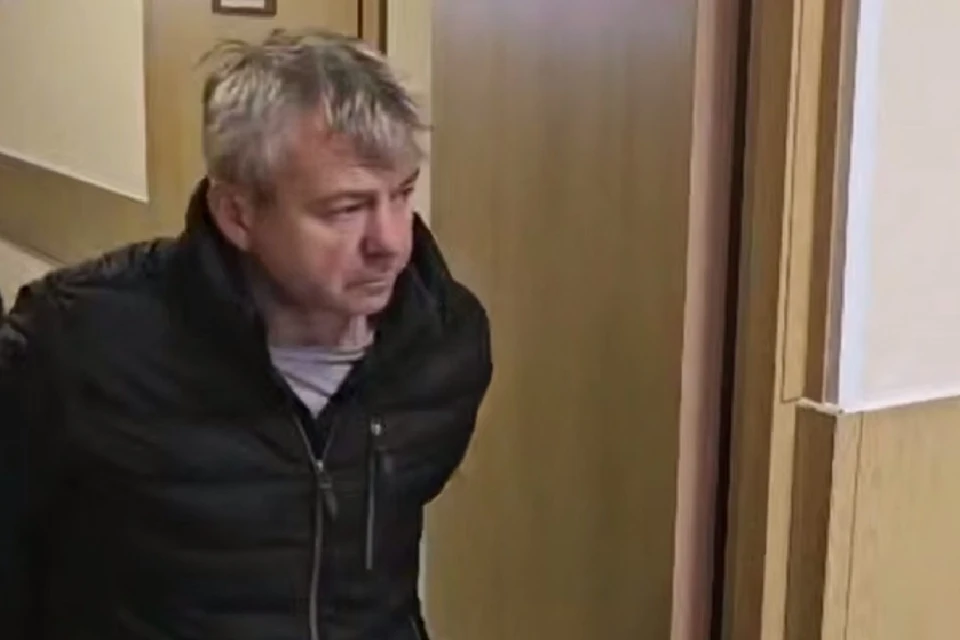 54-летнего мужчину подозревают в сбыте и распространении паленки. Фото: прокуратура Ленобласти