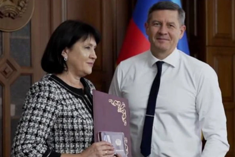 Лидия Фоменко получила медаль «За заслуги» I степени. ФОТО: Правительство ЛНР
