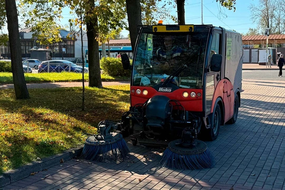 Спецтехника дежурит на ключевых местах. Фото: Комблаг