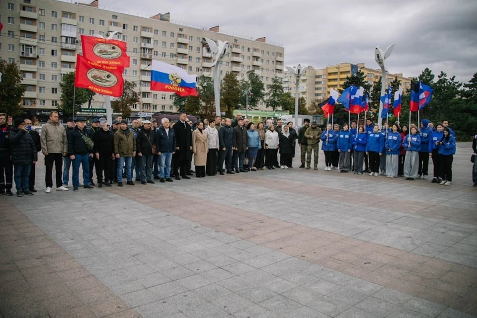 В Мариуполе провели патриотическую акцию в честь Дня воссоединения с Россией. Фото: ТГ/Кольцов
