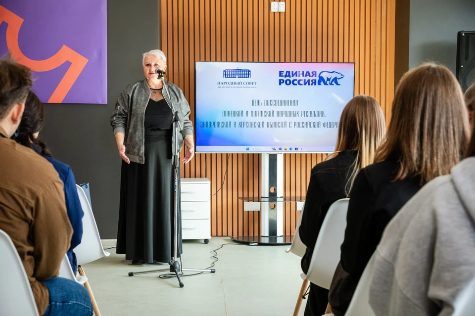 Награды вручила замруководителя Администрации Главы ЛНР. ФОТО: АГЛ ЛНР