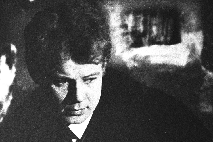 «Есенин был смешным и милым малым. И говорил, как говорило бы ожившее лампадное масло»