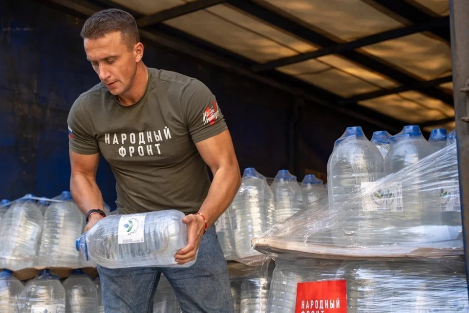 С конца июля Народный фронт доставил около 325 тонн питьевой воды в ДНР. Фото: Народный фронт ДНР