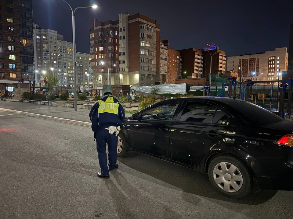 Семилетний мальчик попал под машину во дворе в Екатеринбурге. Фото: городская Госавтоинспекция