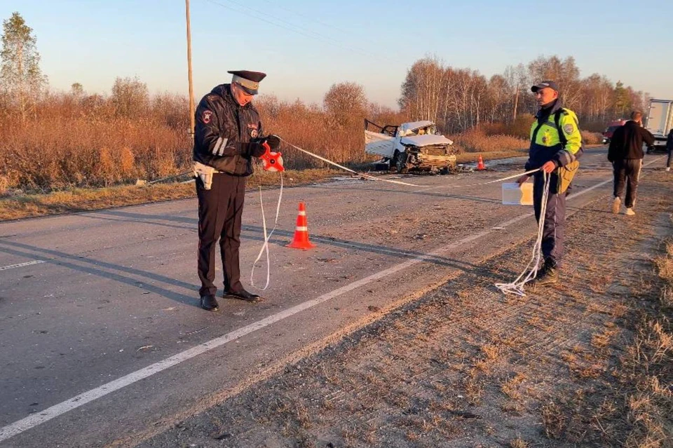 Три автомобиля столкнулись под Камышловом, один водитель погиб. Фото: Госавтоинспекция Свердловской области