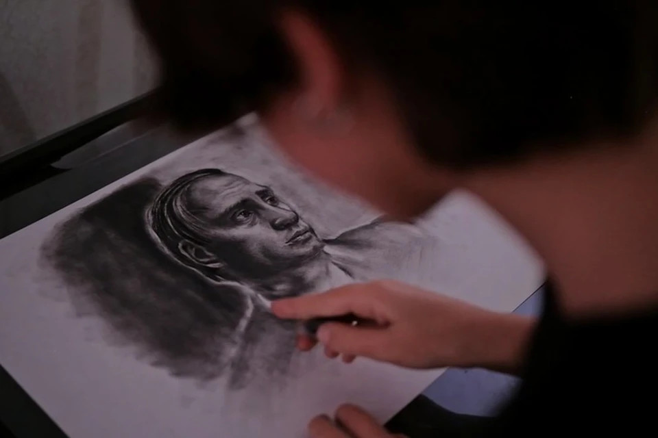 Этот портрет президента Таня из села Ботиево написала к его дню рождения. Фото: Народный фронт Запорожской области