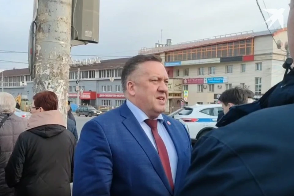 Власти пообещали всем пассажирам предоставить билеты до мест назначения