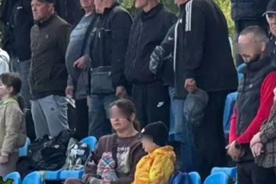 Женщина осталась сидеть даже после замечаний со стороны окружающих.