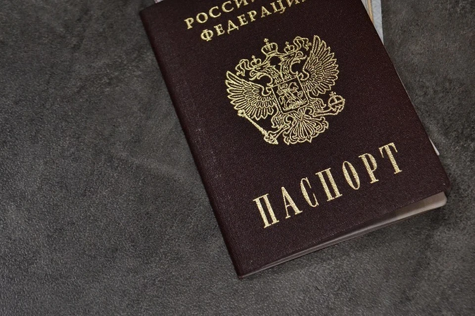 Полицейские в Хабаровске вручили паспорт участнику специальной военной операции