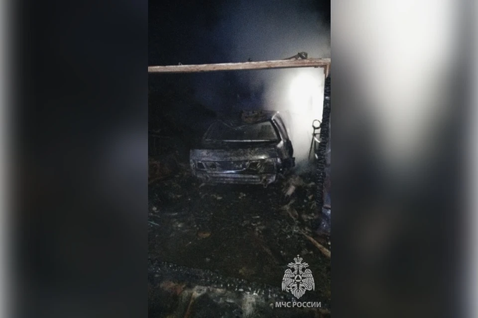 Хозяин двухколесного транспортного средства поставил его на зарядку. Фото: МЧС Росси