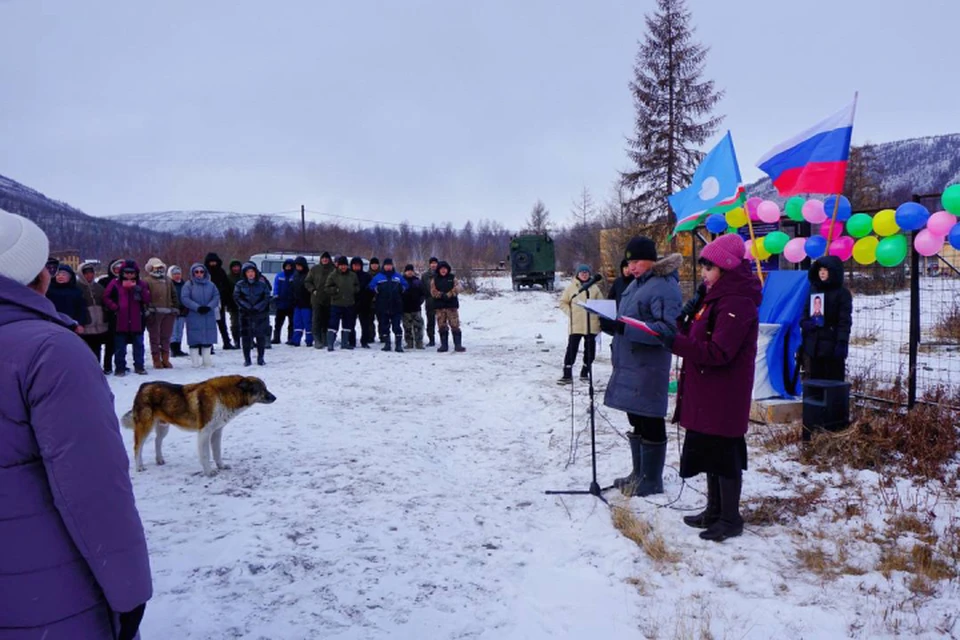 В селе Себян-Кюель появилась мемориальная доска памяти гвардии рядового Василия Алаганчакова. Фото: «Якутскэнерго»