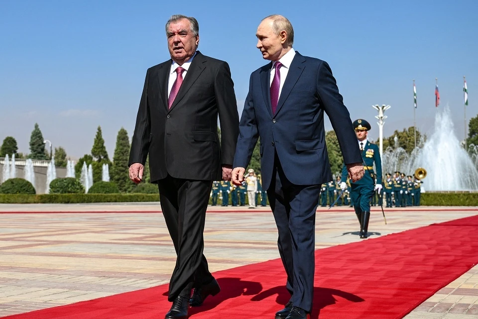 Путин назвал базу РФ в Таджикистане гарантом безопасности в регионе