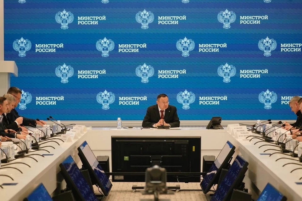 Министр строительства и ЖКХ РФ Ирек Файзуллин провел совещание по вопросам водоснабжения ДНР. Фото: Минстрой России