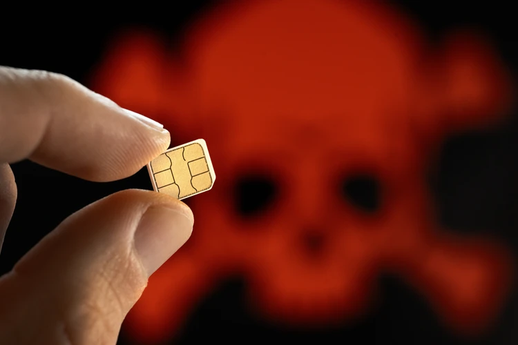 Дублируют SIM-карты и крадут доступ к банковским счетам: как защититься от нового вида мошенничества