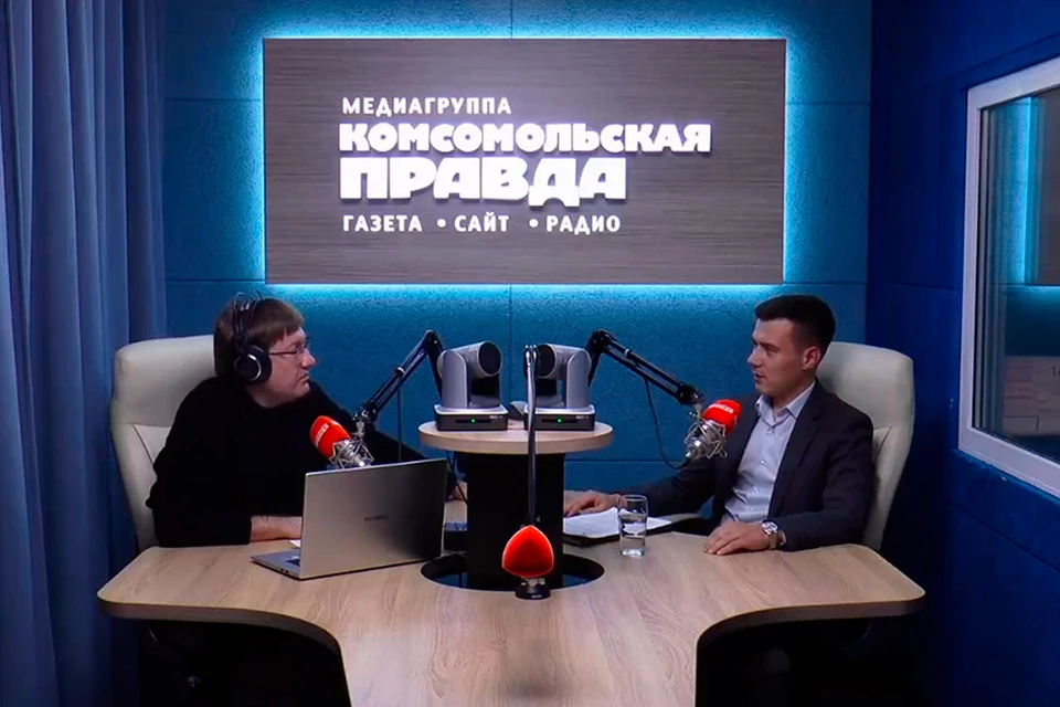 В эфире программы на радио «Городская среда» технический директор Самарского филиала АО «ЭнергосбыТ Плюс» Андрей Бикбаев