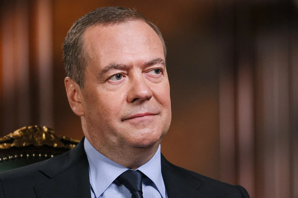 Медведев отметил значимость героизма северокорейских солдат для отношений Москвы и Пхеньяна. Фото: Екатерина ШТУКИНА / POOL /ТАСС