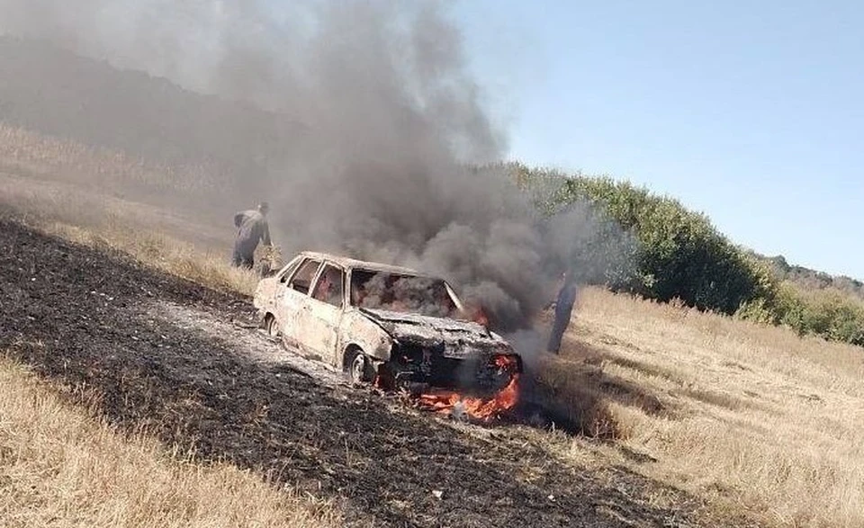 В результате атак сгорело несколько автомобилей