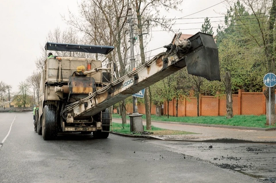 Более 36 километров дорог отремонтировано в Мариуполе с начала года. Фото: ТГ/Кольцов