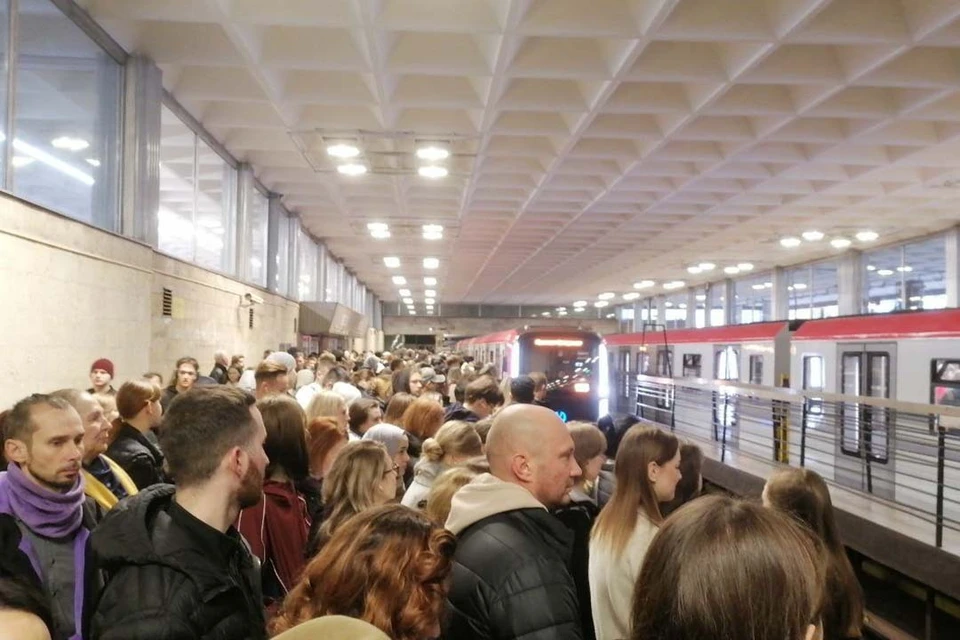 Пассажиры начали заходить в поезда. Фото: «КП-Петербург»