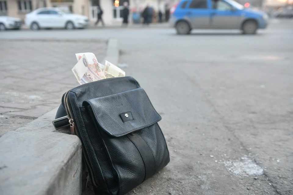 Пенсионер собирался отдать мошенникам 575 тысяч рублей.