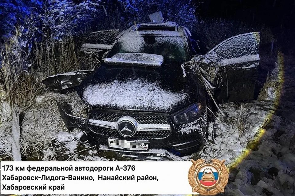 Машину отбросило в кювет после удара о дорожный знак Фото: Госавтоинспекция Хабаровского края