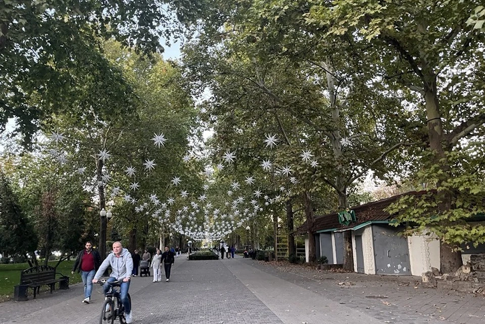 Так выглядела Красная в октябре прошлого года с новой иллюминацией.