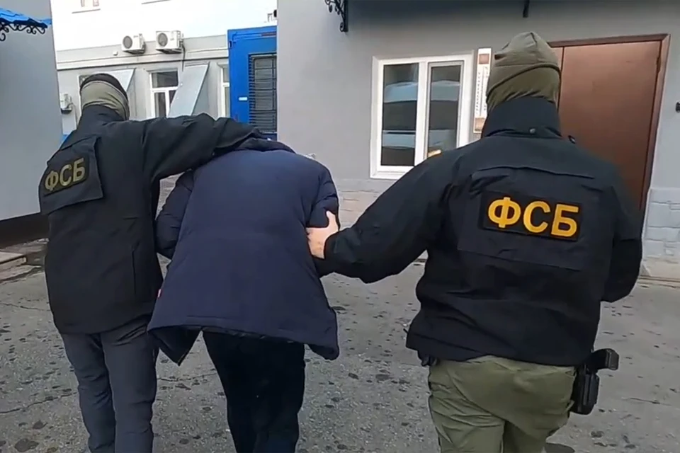 ФСБ задержала в Амурской области мужчину, передававшего Киеву данные о ВС РФ