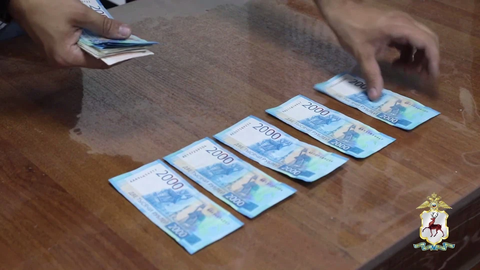 71-летняя нижегородка забрала деньги у двоих пенсионеров для передачи мошенникам.