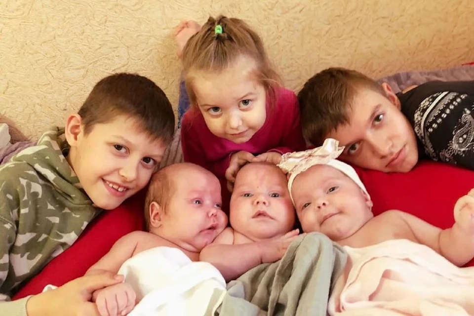 В семье Гончаровых подрастали два сына и дочка, когда у них родилась тройня.