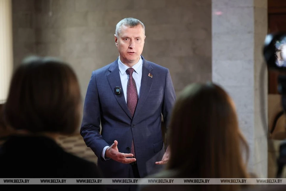 Администрация президента сказала, что чиновники должны делать во внерабочее время.