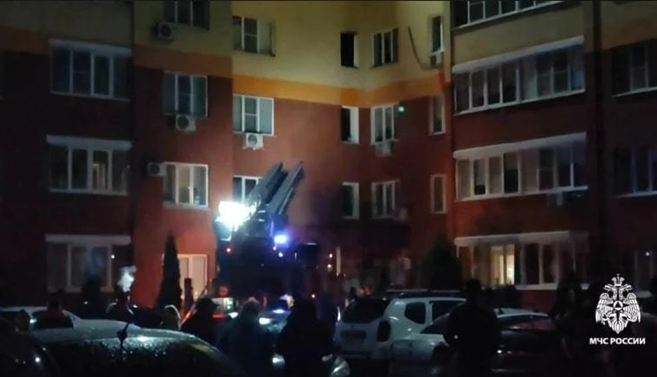 Людей эвакуировали с помощью автолестниц