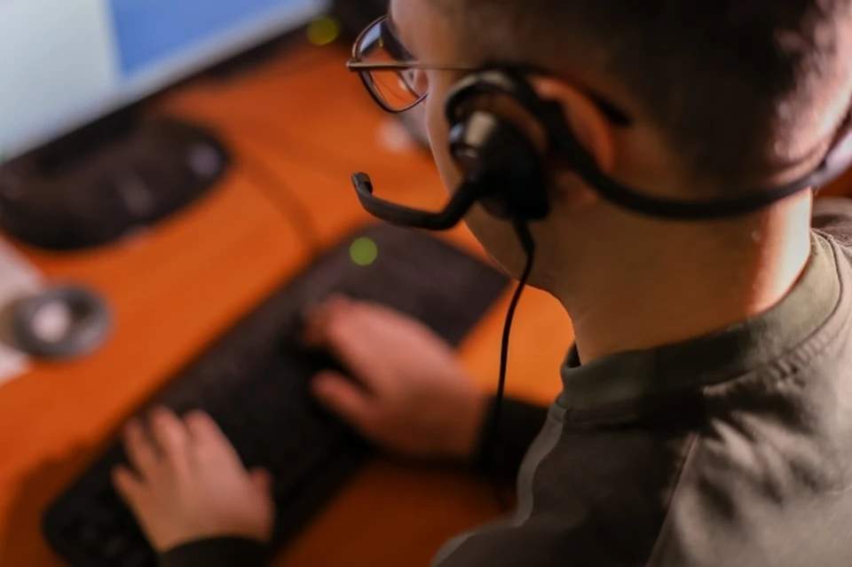 Мошенники под видом налоговой проверки похитили у женщины 2,2 млн рублей.