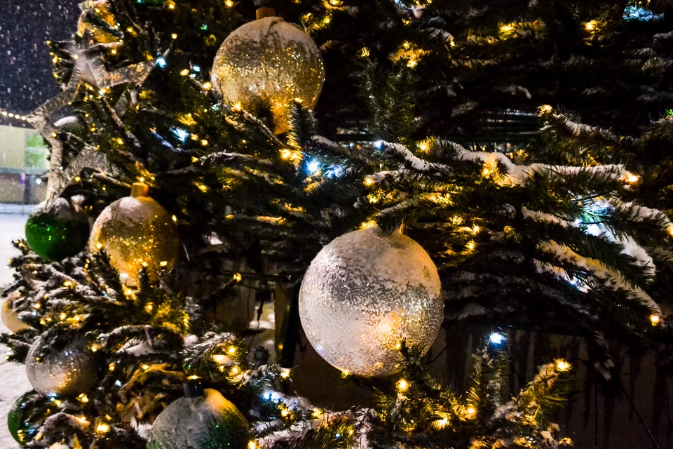 Новогодний Сыктывкар украсят тематические световые конструкции.