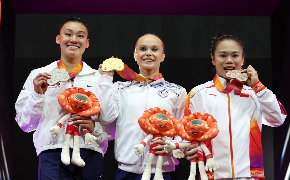 Ангелина Мельникова (в центре). Фото из соцсетей спортсменки.