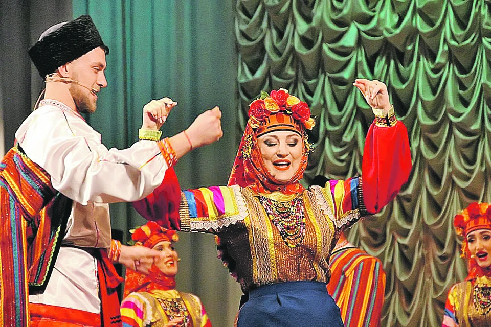 Концертный зал в Мелитополе заполнился звонкими голосами и казачьей удалью. Минкультуры Запорожской области