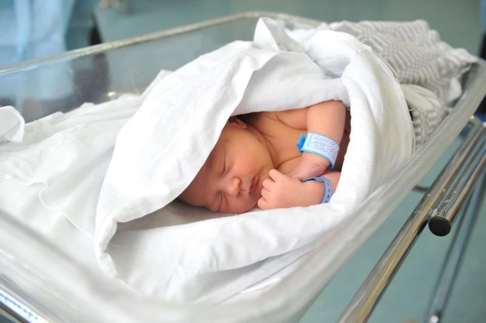 68 мальчиков и 62 девочки родились в роддомах Кубани за сутки