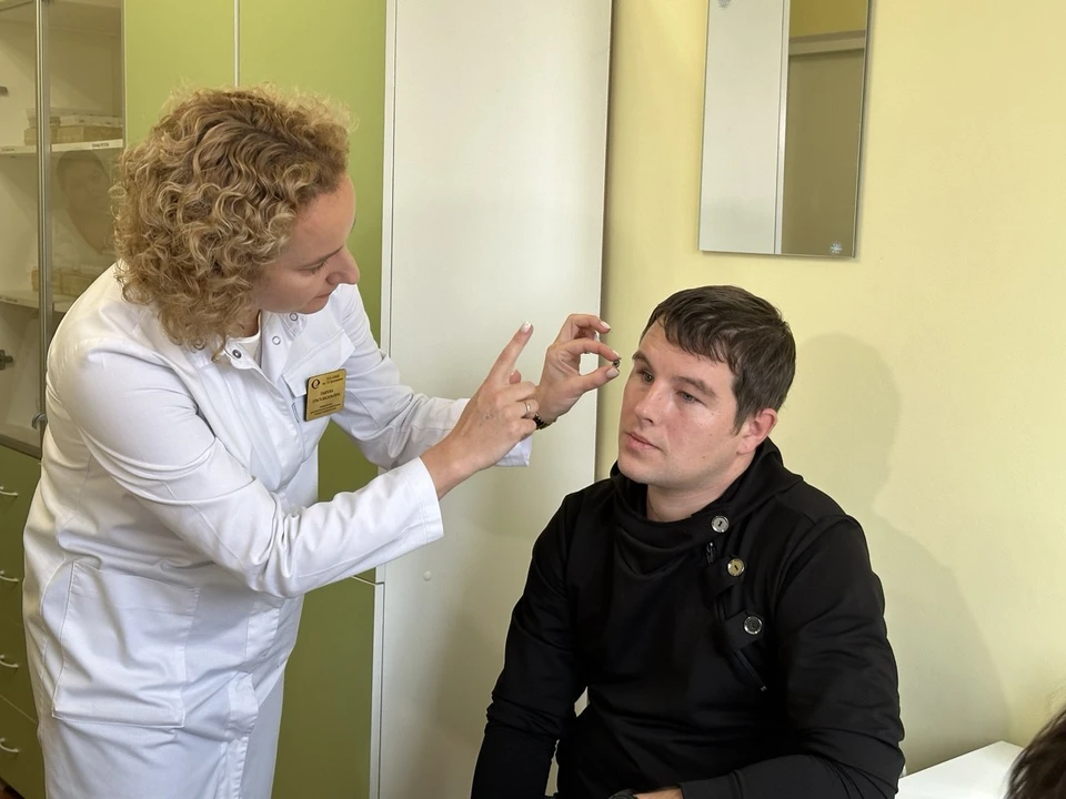 Ветеран СВО из Самары получил уникальный глазной протез. Фото: Минздрав Самарской области.