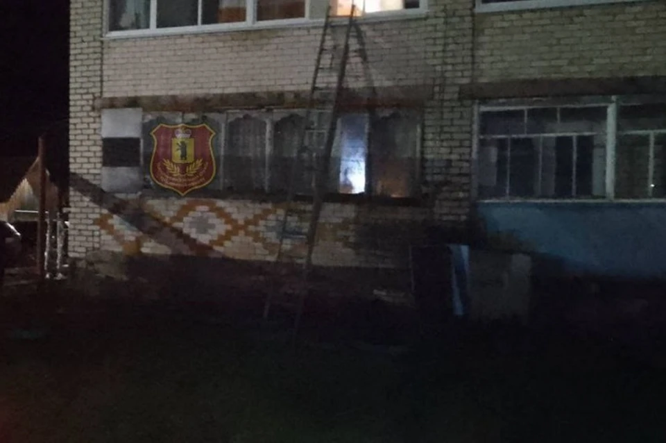 В Брейтове из дома, где случился пожар, спасли трех человек.