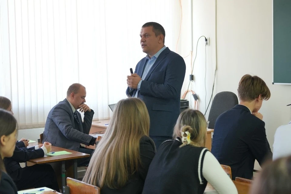 В школах ДНР дали старт циклу республиканских уроков «Основы генетики». Фото: ТГ/Трофимов