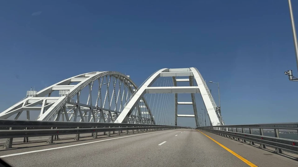 В очереди перед Крымским мостом со стороны Керчи стоят 348 авто